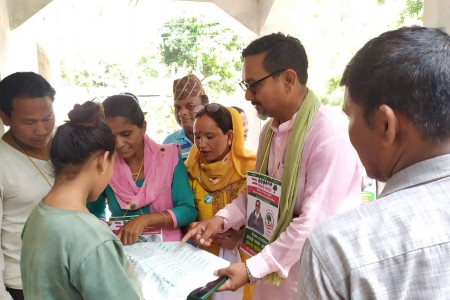 बैजनाथका अध्यक्ष उम्मेदवार शाहीले मतदातालाई भोट हाल्न सिकाए