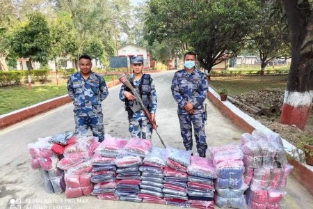 नेपालगन्ज नाकाबाट सशस्त्र प्रहरीद्वारा लाखौंको अवैध सामाग्री बरामद