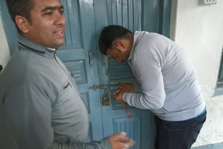 बाँके कांग्रेस पार्टी कार्यालयमा लागेको ताला खुल्यो