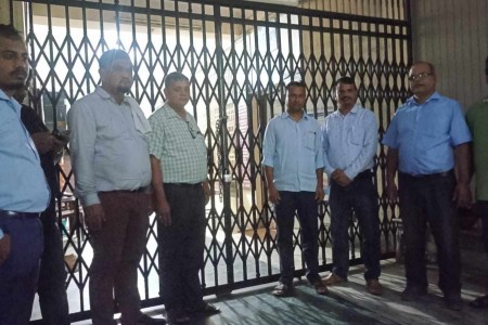 पुनः मतगणना गर्न ढिलाई गरेपछि फेरि तालाबन्दी