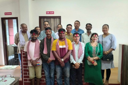 बागेश्वरी एफएमले गर्यो प्रेस युनियन बाँकेका नवनिर्वाचित अध्यक्ष प्रियासहितलाई सम्मान