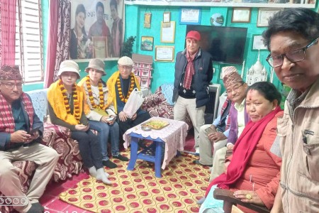 चिनियाँ टोलीद्वारा कलाकार सिंहको कला संग्रहालयको अवलोकन