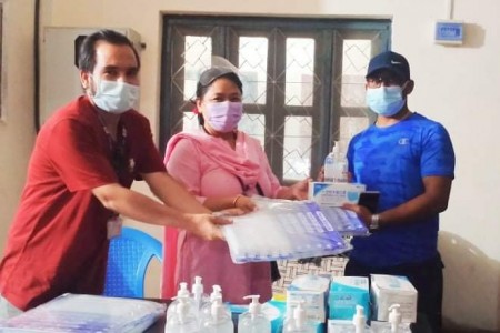 नेपालगन्ज आइसोलेसन सेन्टरलाई स्वास्थ्य सामाग्री सहयोग