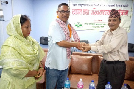 भेरी अस्पतालका अध्यक्ष शाहलाई जडिवुटी व्यवसायी संघको स्वागत