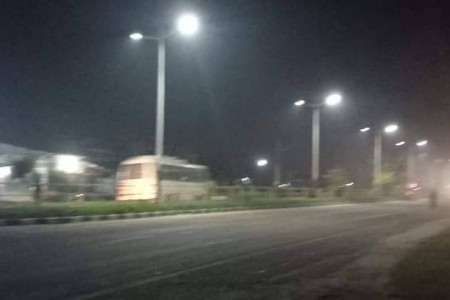 पिपरी बजार क्षेत्रमा बले सडक वत्ती