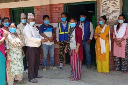 राप्तीसोनारी ५ मा बन्दै गरेको आइसोलेसनलाई सहयोग