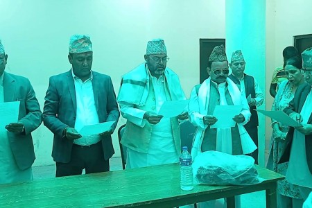 बाँकेका चार पालिका अध्यक्षहरुले लिए सपथ