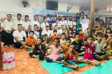 प्रहरी सहायक निरीक्षक १६४ औं समूहले निलसागरलाई दियो १ लाखको सामाग्री