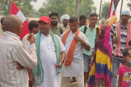 डुडुवामा विहानैदेखि काँग्रेसको घरदैलो सुरु