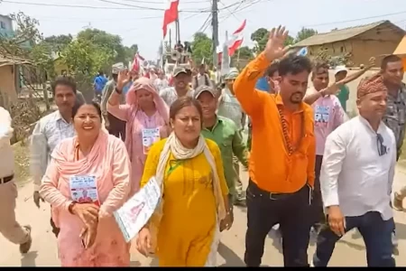 आचार्य र सुवेदीसहितका उम्मेदवार लखनवाको घरदैलोमा
