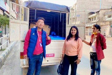 युवा नेतृ मेनुका शाहीको पहलमा स्वास्थ्य सामग्री सहयोग