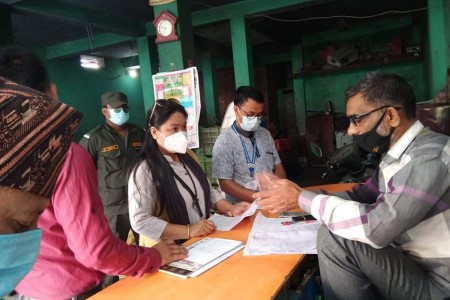नेपालगन्जको लकडाउनमा तरकारीको मूल्य बढाउने ब्यापारीलाई कारबाही