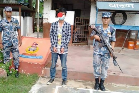 सशस्त्र प्रहरीद्वारा नेपालगन्ज भन्सार अगाडिबाट लागूऔषधसहित एक जना पक्राउ