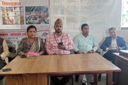 कोहलपुर नगर स्वास्थ्य प्रबर्द्धन केन्द्र संचालनका लागि विज्ञ टोलीसँग छलफल