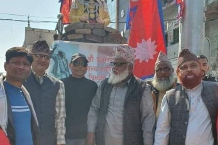 नेपालगन्जमा त्रिभुवनको शालिकको पुनर्स्थापना गरियो