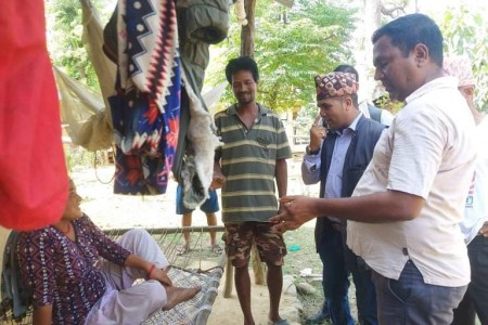 राप्तीसोनारीका कांग्रेस उम्मेदवारहरु घरदैलो गर्दै ढकेरीमा