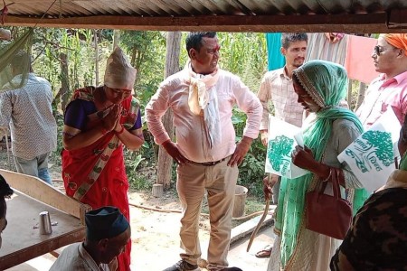 राप्तीसोनारीमा घर-घर पुग्दै काँग्रेस