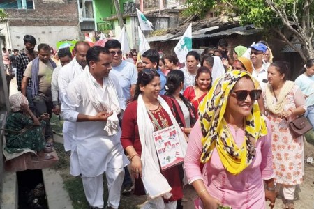 नेपालगन्ज १८ मा कांग्रेस उम्मेदवारको पक्षमा उर्लियो मानव सागर