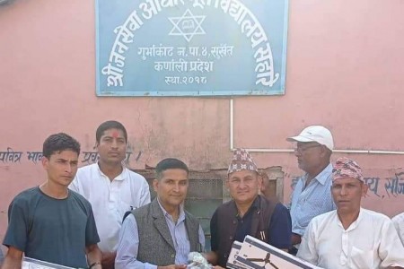 बिद्यार्थी गर्मीले हैरान थिए, वडाले गरिदियाे पंखाकाे जाेहो