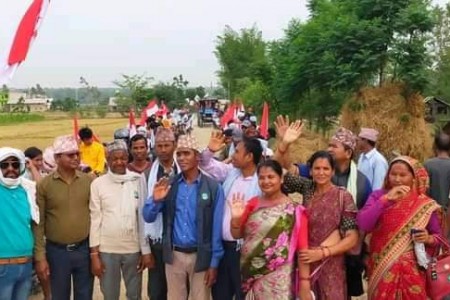 राप्तीसोनारीमा कांग्रेस जिताउने अभियानमा नेता-कार्यकर्ता गाउँगाउँमा