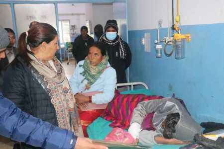 बस दुर्घटनाका घाइतेको उपचारमा कुनै कमी हुन नदिन मन्त्री नमुनाको निर्देशन