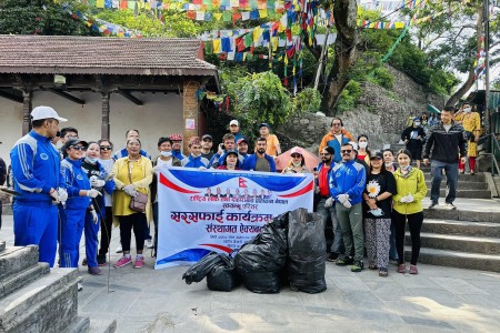 राष्ट्रिय लोक तथा दोहरी गीत प्रतिष्ठान नेपालले गर्यो स्वयम्भुमा सरसफाइ कार्यक्रम