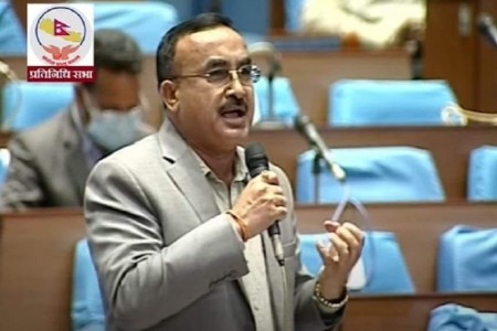 ५९५ थान मोबाइल तस्करी प्रकरणमा लुम्बिनी प्रहरी प्रमुखको संलग्नता