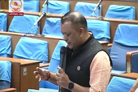 गगन थापाको प्रश्न-'काठमाडौंमा एक्लै हिंड्न नमिल्ने भएको हो ?
