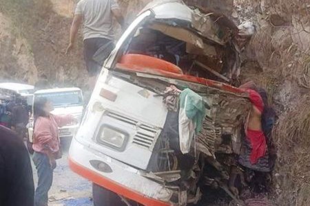 सिन्धुलीको फिकलमा बस दुर्घटनाः पाँच जनाको मृत्यु