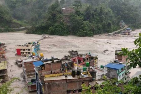 बाढीले सयौं घर डुबे, दर्जनौं बेपत्ता