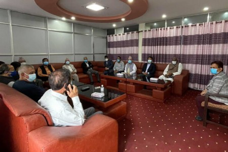 प्रधानमन्त्रीमा दावी पेश गर्न शेरबहादुर देउवा शीतलनिवासमा