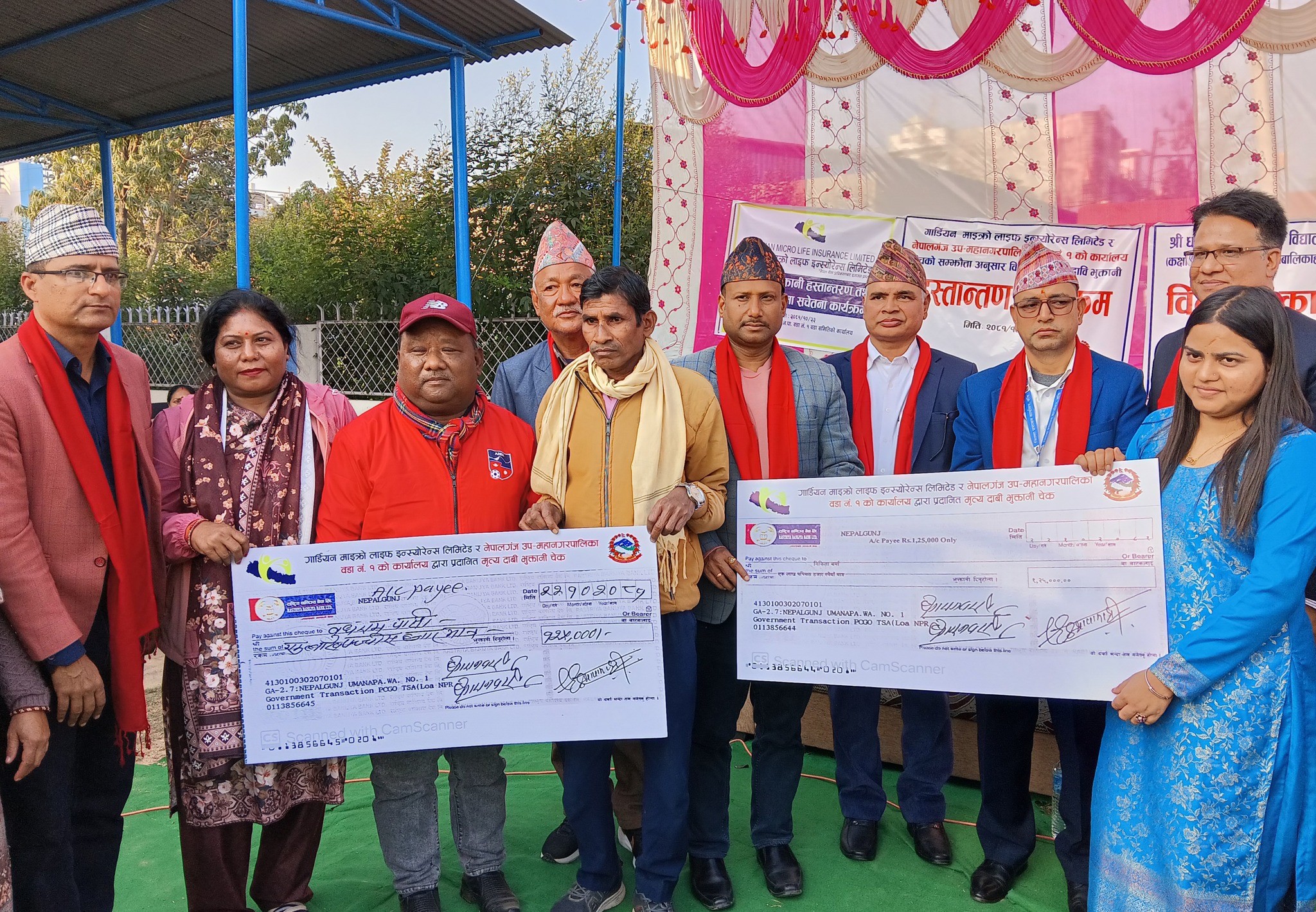 नेपालगञ्ज-१ मा मृतक मजदुरका परिवारलाई बिमितको मृत्यु दाबी भुक्तानी हस्तान्तरण