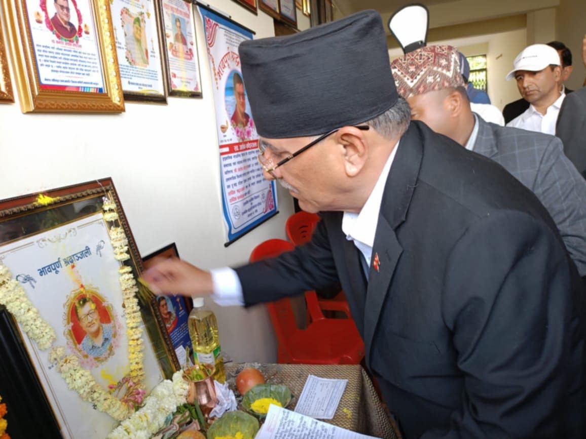 नेकपा एकीकृत समाजवादी नेता कोइरालाप्रति प्रचण्डद्वारा श्रद्धाञ्जली अर्पण