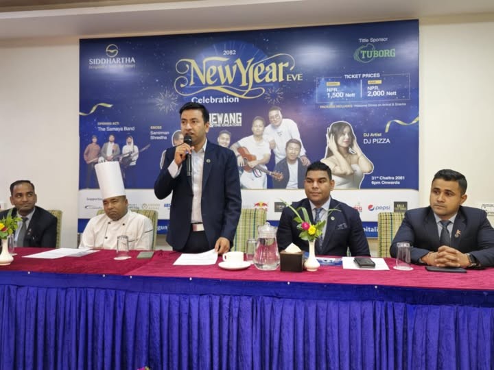 न्यु एयर इभको दिन होटल सिद्धार्थ नेपालगञ्जमा छेवाङ लामा एण्ड ब्याण्डको प्रस्तुति