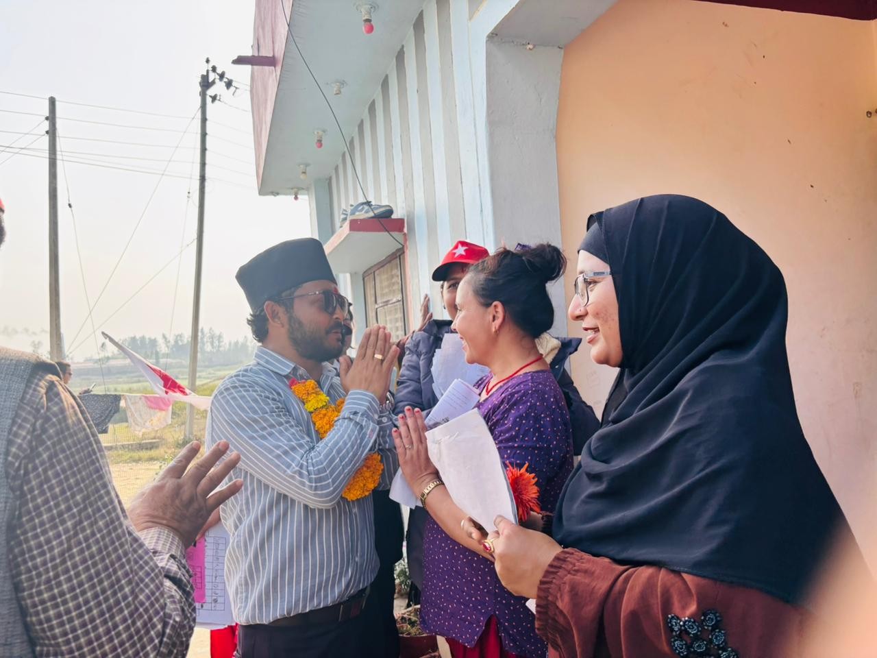 मोहनपुर फारममा दिपेन्द्र बिष्टको घरदैलो 