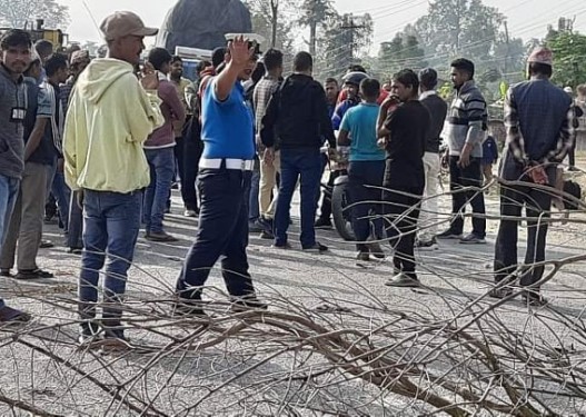 बाँकेको बानियाभारमा चक्काजाम, आवागमन ठप्प 