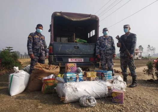 बाँकेमा सशस्त्र प्रहरी तस्करविरुद्ध धावा बोल्दै, धमाधम बरामद हुँदै अवैध सामग्री
