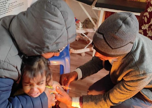 नेपालगञ्जमा दादुरा खोप अभियानः पहिलो दिन ८७५ लाई खोप