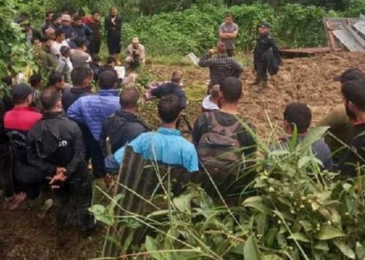 अर्घाखाँचीमा पहिरो जाँदा एकै घरका तीन बालबालिकाको मृत्यु