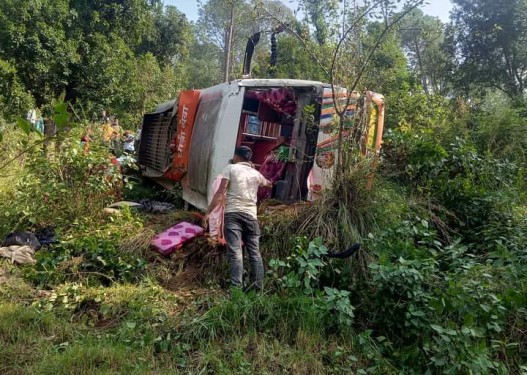 सल्यानमा बस दुर्घटना हुँदा दुई जनाको मृत्यु