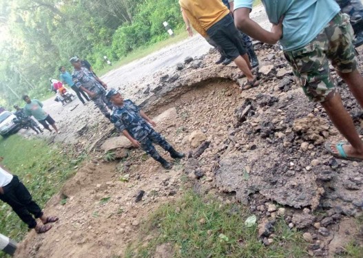 पूर्व पश्चिम राजमार्ग अन्तर्गत ढकेरी क्षेत्रमा विस्फोट
