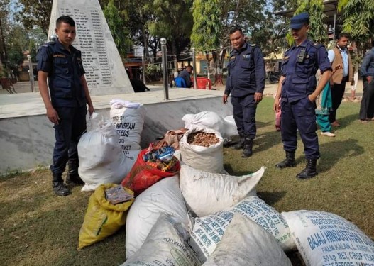 नेपालगन्ज नाकाबाट सुपारीसहित लाखौंको अवैध सामाग्री बरामद