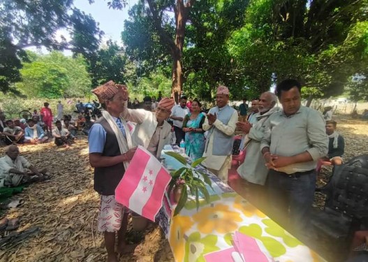 राप्तीसोनारीमा ढल्यो अर्को माओवादीको खम्बा, जित बहादुर थारु कांग्रेसमा प्रवेश