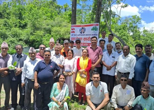 वीपी स्मृति दिवसमा ज्यामिरे दह परिसरमा वृक्षारोपण