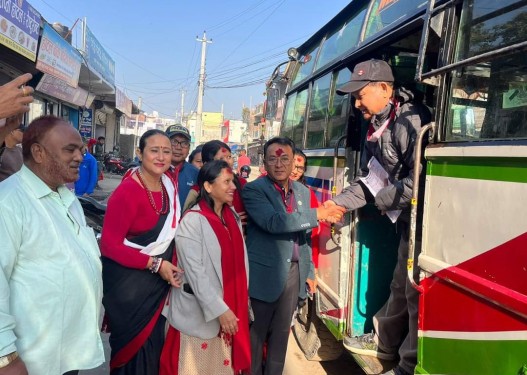 भूकम्पपछिको पुन:निर्माणका लागि एमाले बाँकेको स्वयंसेवक टोली रुकुमतर्फ