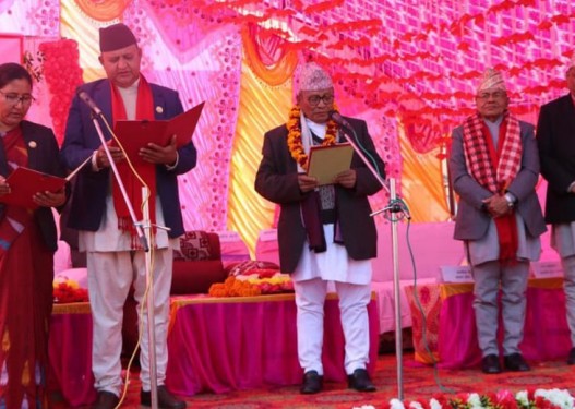 नवनियुक्त मन्त्री नमुना र आचार्यले लिए सपथ
