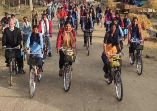 नरैनापुर गाउँपालिकाको नमूना कार्य, ६ सय छात्रालाई निःशुल्क साइकल वितरण