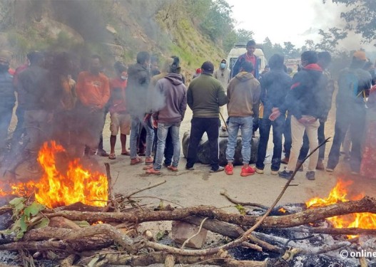 गाडीको ठक्करबाट वडा अध्यक्षको निधनपछि सुर्खेतको छिन्चु बजार बन्द