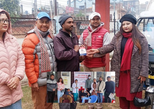 नेपालगन्जका अपाङ्ग व्यक्तिलाई गौरव स्मृति फाउण्डेशनले दियो इ-रिक्सा