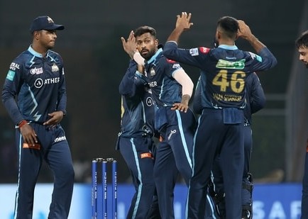 आईपीएलको पहिलो खेलमा गुजरातले चेन्नईलाई ५ विकेटले हरायो